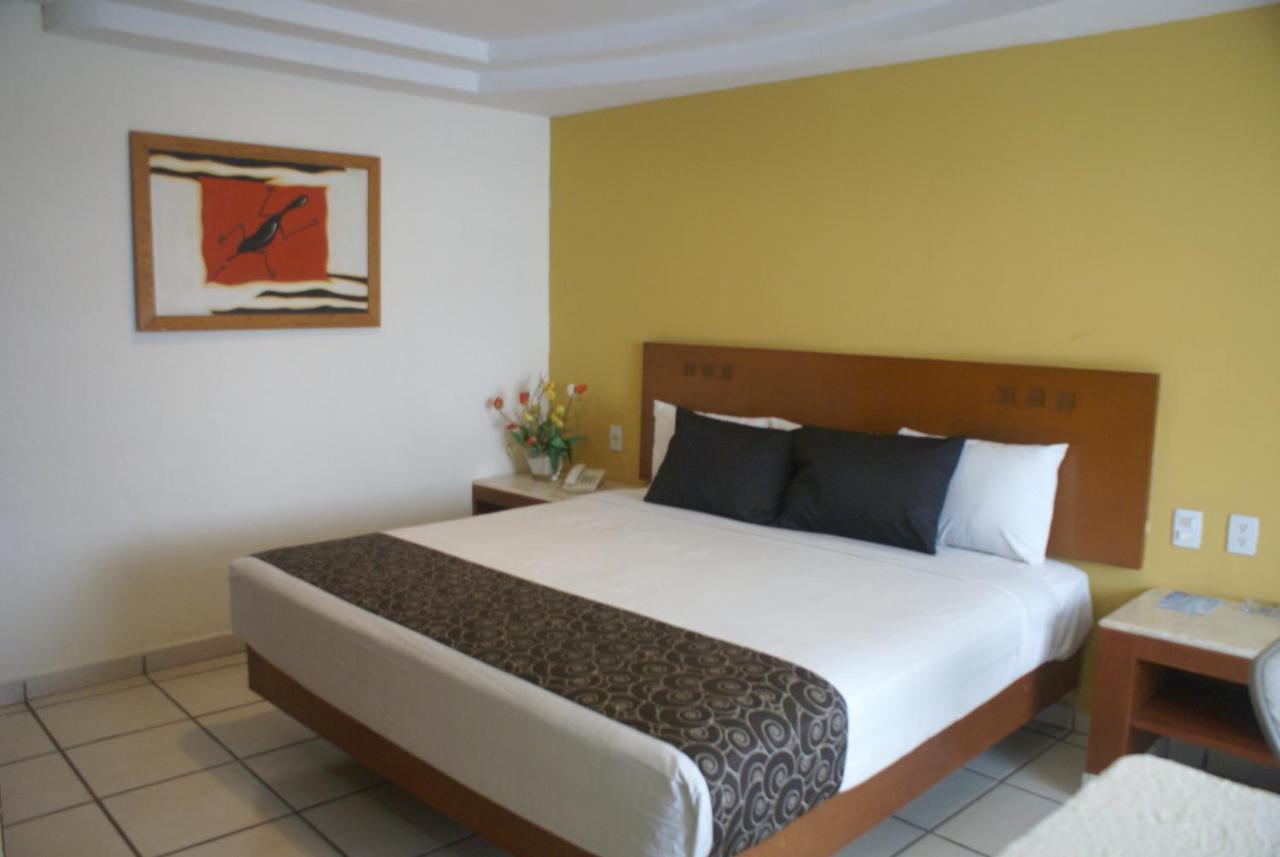 Hotel Arcos Aeropuerto 4*